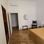 Tra Mare E Castello La Spezia