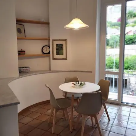 Tra Mare E Castello Апартаменты *