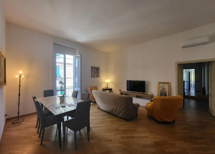 Tra Mare E Castello La Spezia